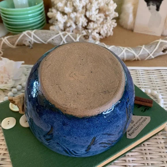 Vintage Handmade Pottery Bowl 🥣 Unique Home Decor / Kitchen / Gift / Baking - Picture 7 of 11